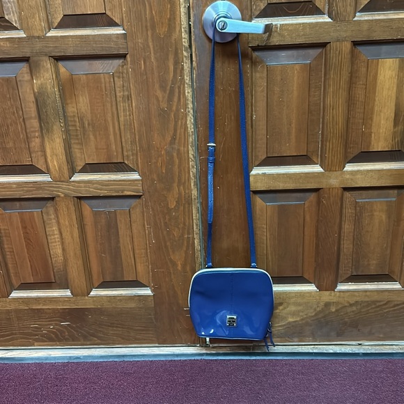 Dooney & Bourke Crossbody Bag. - Picture 8 of 8